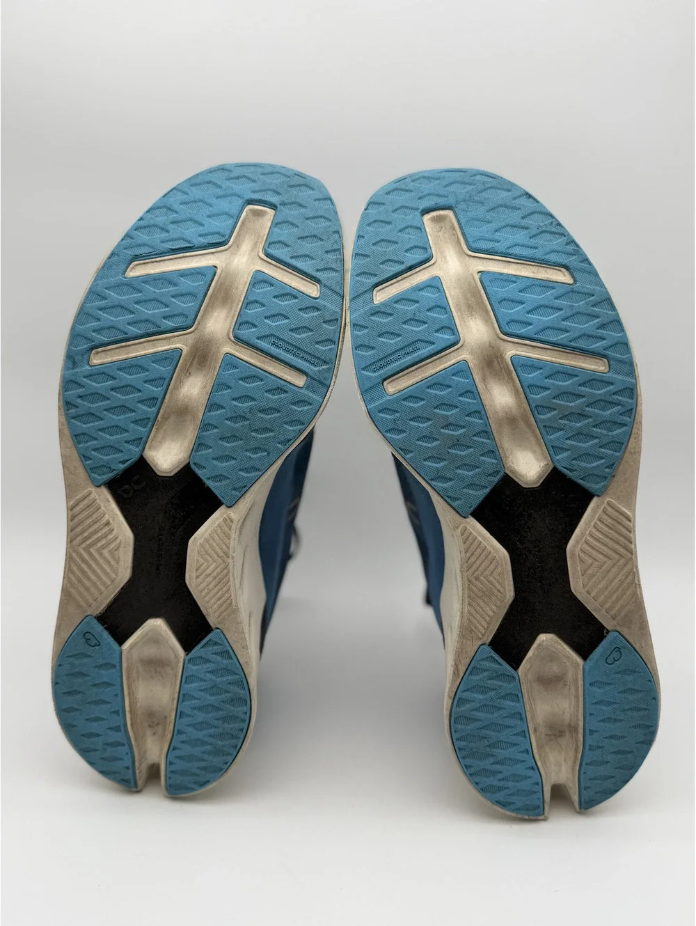 On Cloudnova Men's Running Shoes Size 10.5 US